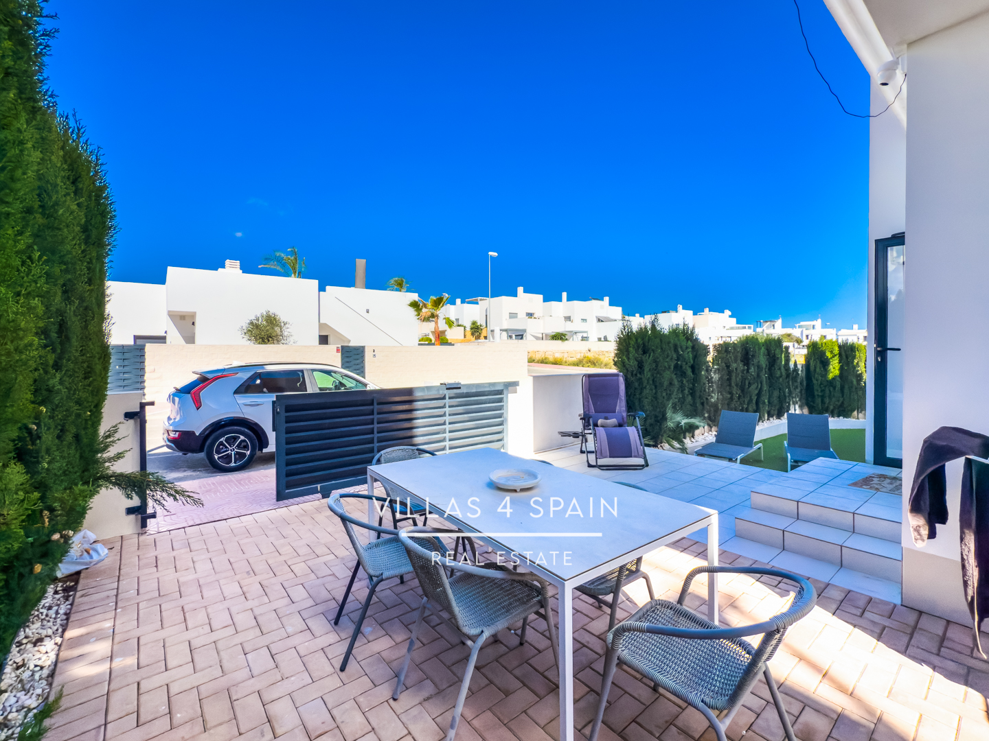 Resale - Copy: 3 Bedroom 3 Bathroom Corner Plot with Community Pool in Ciudad Quesada - Av. del Salvador - Alicante