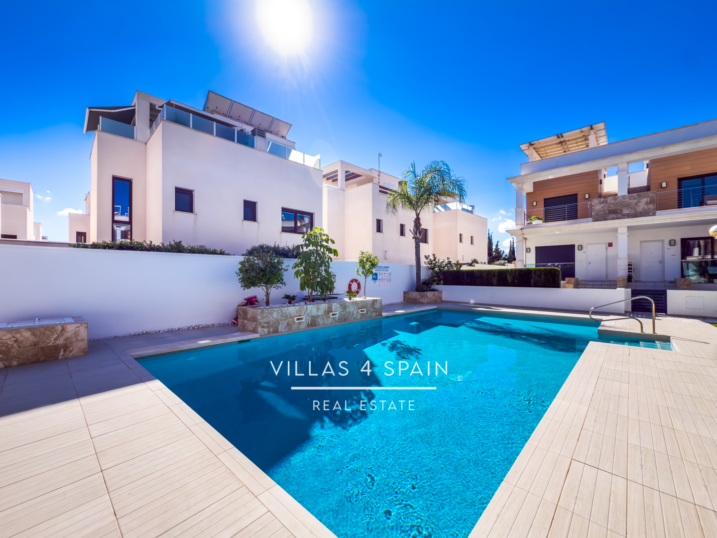 Resale - Copy: 3 Bedroom 3 Bathroom Corner Plot with Community Pool in Ciudad Quesada - Av. del Salvador - Alicante