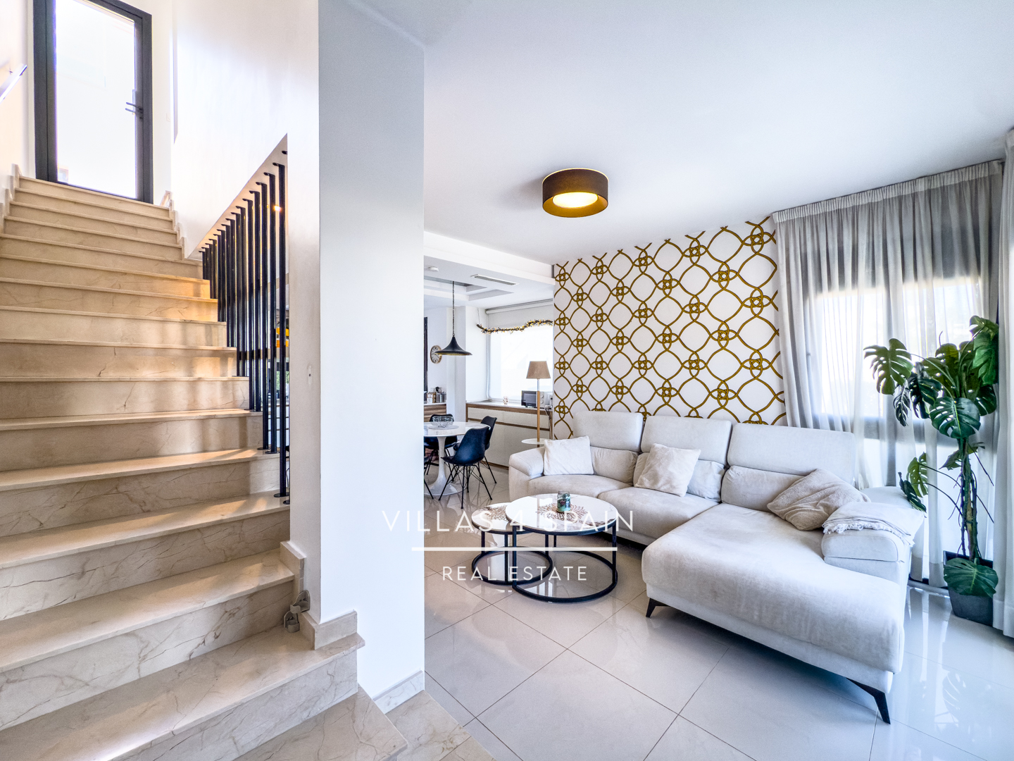 Resale - Copy: 3 Bedroom 3 Bathroom Corner Plot with Community Pool in Ciudad Quesada - Av. del Salvador - Alicante