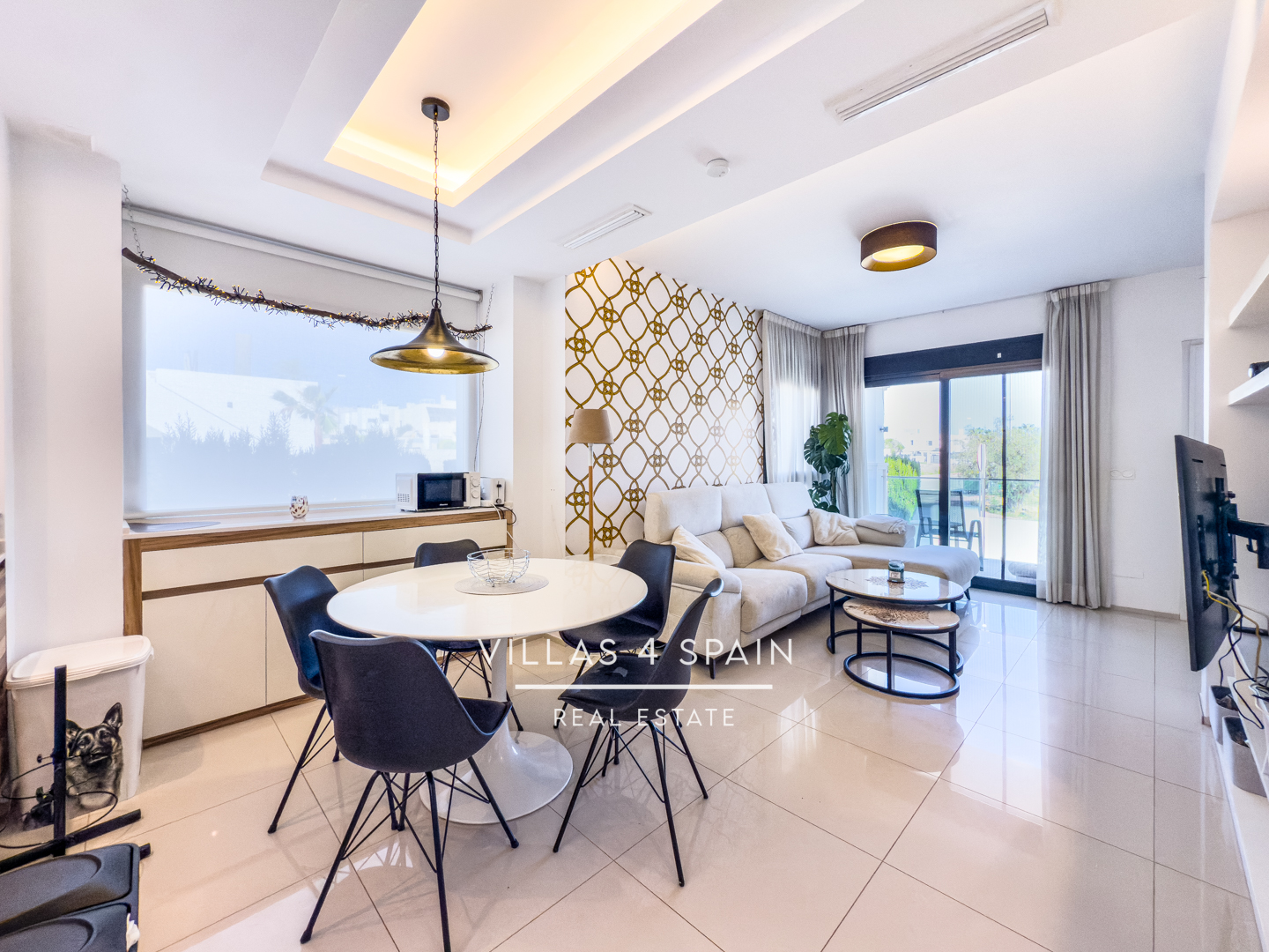 Resale - Copy: 3 Bedroom 3 Bathroom Corner Plot with Community Pool in Ciudad Quesada - Av. del Salvador - Alicante