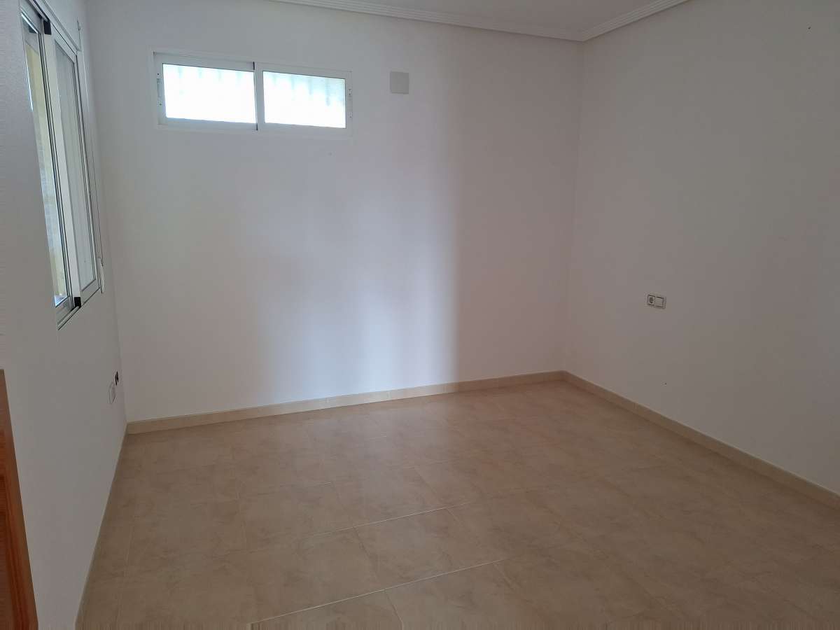 Resale - 3 Bedroom 2 Bathroom Apartment in Villamartín -  - Alicante
