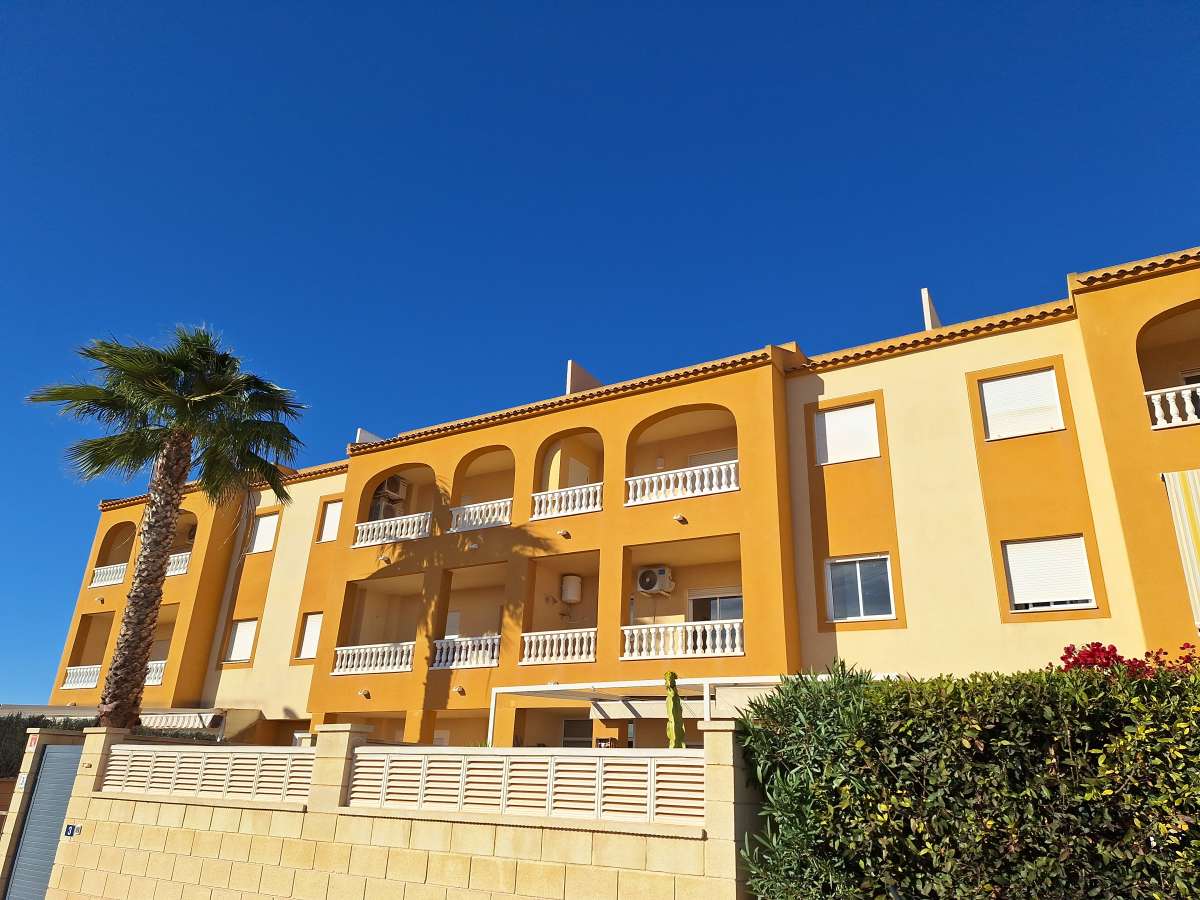 Resale - 3 Bedroom 2 Bathroom Apartment in Villamartín -  - Alicante