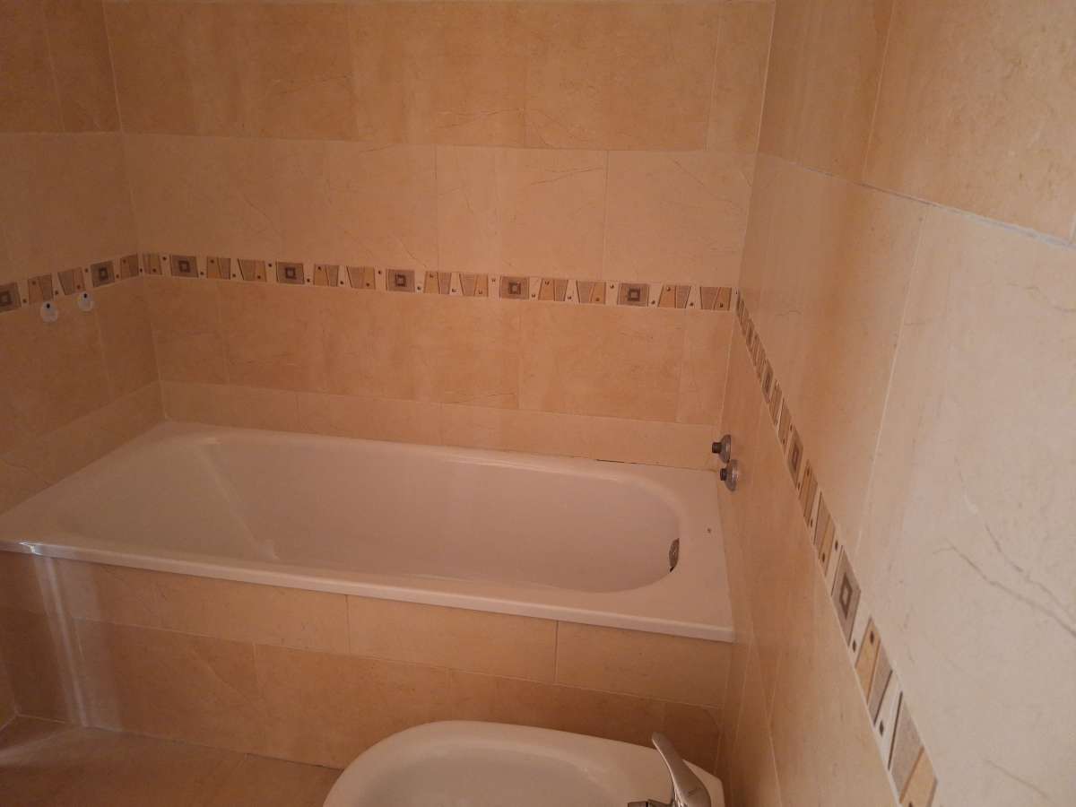 Resale - 3 Bedroom 2 Bathroom Apartment in Villamartín -  - Alicante