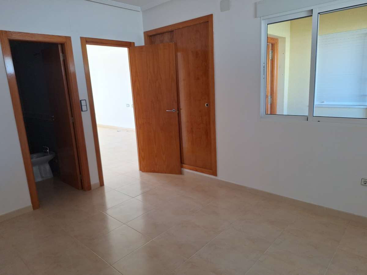 Resale - 3 Bedroom 2 Bathroom Apartment in Villamartín -  - Alicante