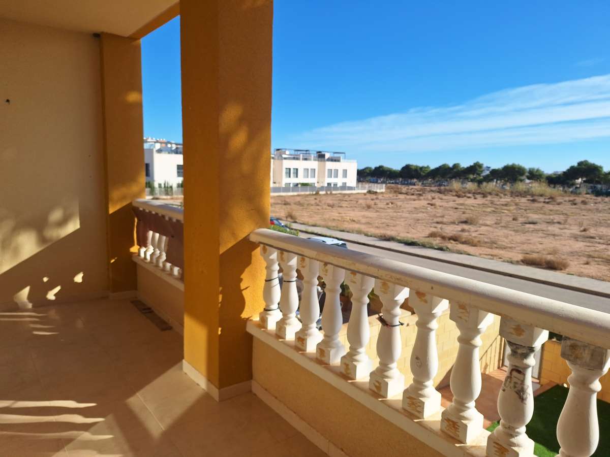 Resale - 3 Bedroom 2 Bathroom Apartment in Villamartín -  - Alicante
