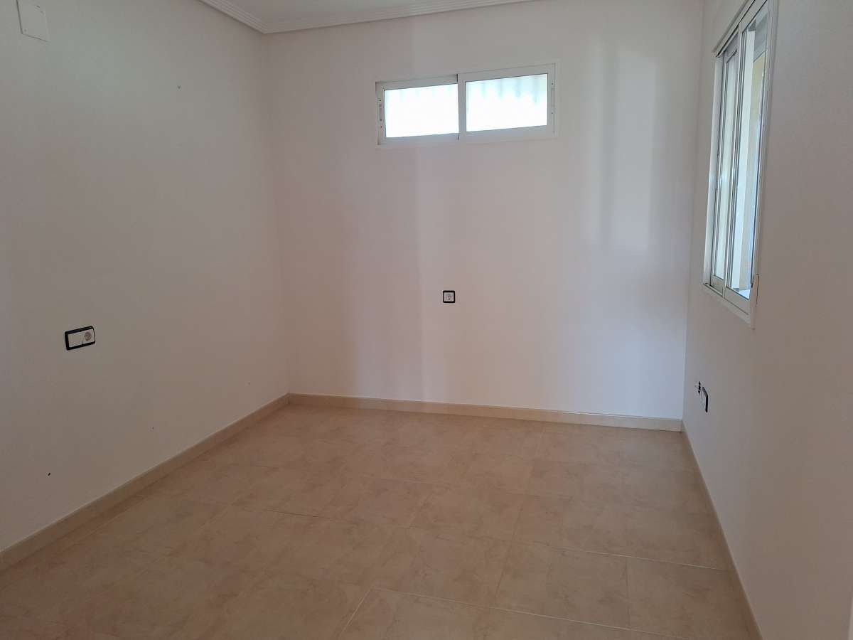 Resale - 3 Bedroom 2 Bathroom Apartment in Villamartín -  - Alicante