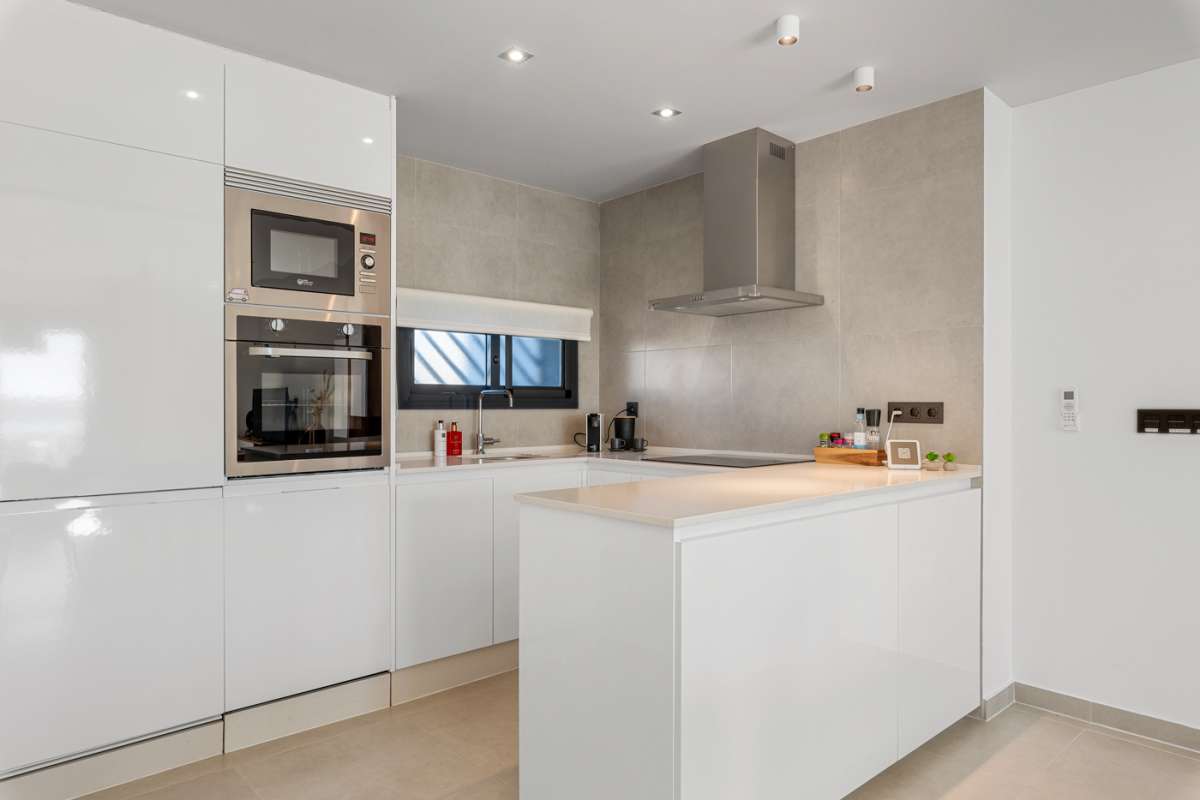 Resale - 2 Bedroom 2 Bathroom Apartment in El Raso -  - Alicante