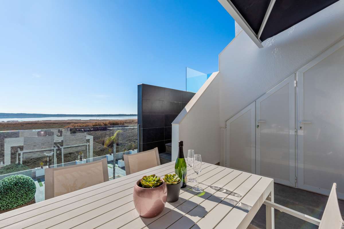 Resale - 2 Bedroom 2 Bathroom Apartment in El Raso -  - Alicante