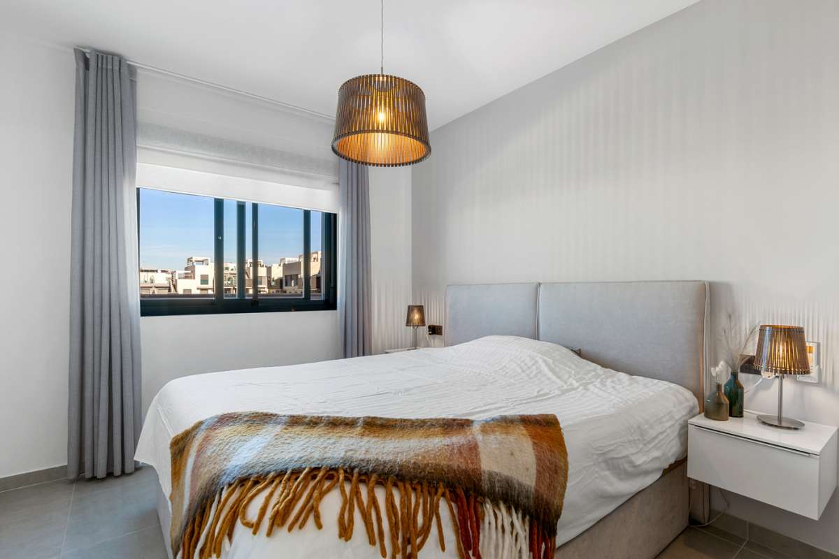 Resale - 2 Bedroom 2 Bathroom Apartment in El Raso -  - Alicante