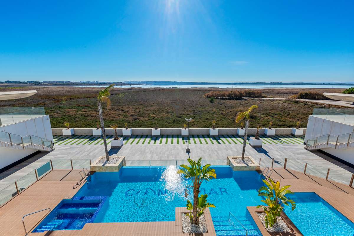 Resale - 2 Bedroom 2 Bathroom Apartment in El Raso -  - Alicante