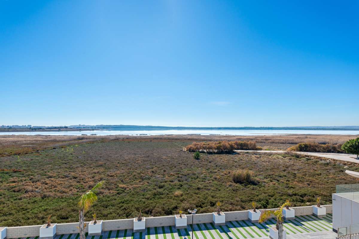 Resale - 2 Bedroom 2 Bathroom Apartment in El Raso -  - Alicante