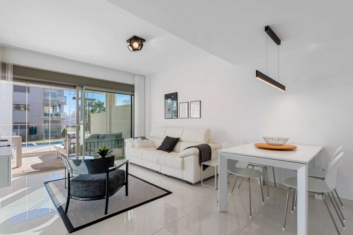 Resale - 2 Bedroom 2 Bathroom Apartment in Villamartín -  - Alicante