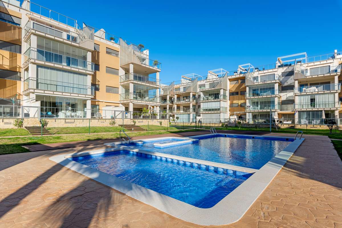 Resale - 2 Bedroom 2 Bathroom Apartment in Villamartín -  - Alicante