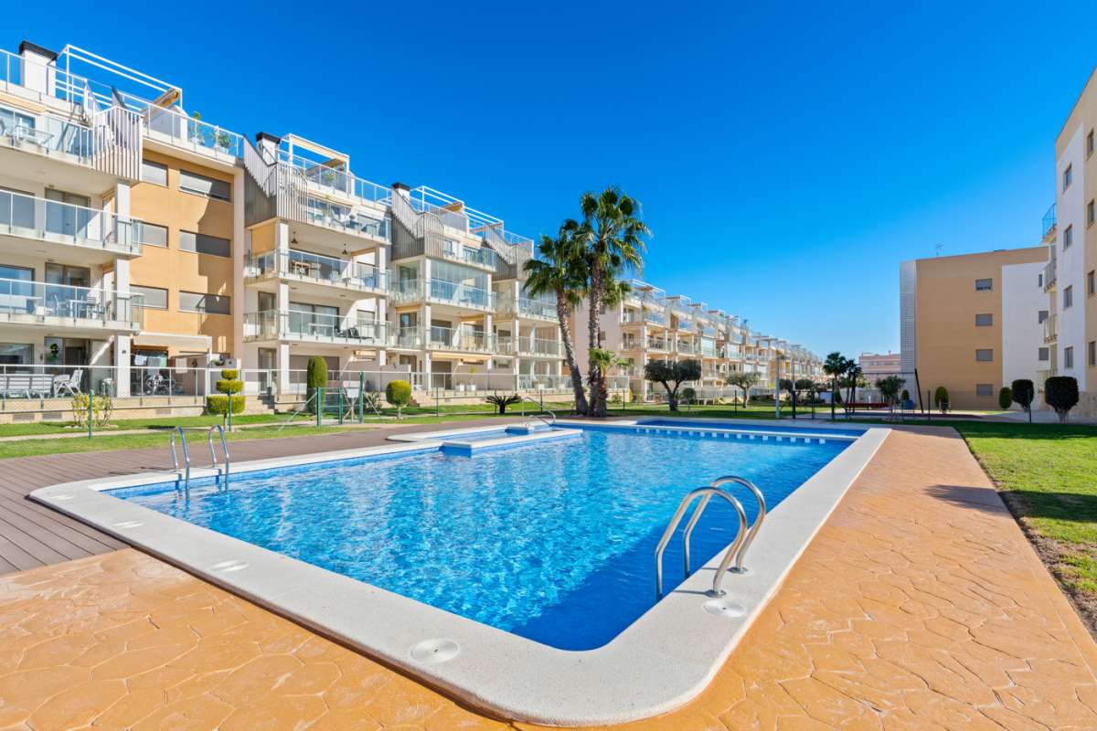 Resale - 2 Bedroom 2 Bathroom Apartment in Villamartín -  - Alicante