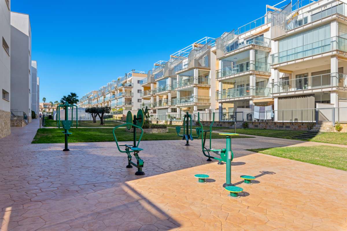 Resale - 2 Bedroom 2 Bathroom Apartment in Villamartín -  - Alicante