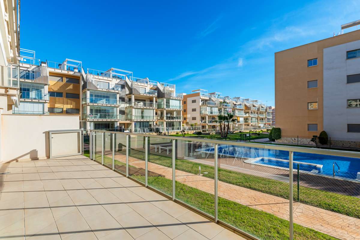 Resale - 2 Bedroom 2 Bathroom Apartment in Villamartín -  - Alicante