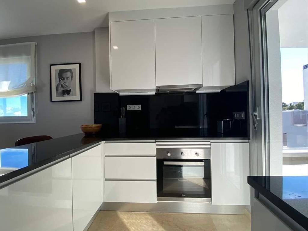 Resale - 3 Bedroom 2 Bathroom Apartment in Villamartín -  - Alicante