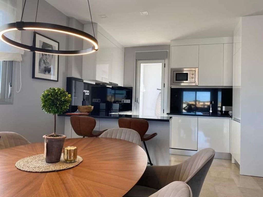 Resale - 3 Bedroom 2 Bathroom Apartment in Villamartín -  - Alicante