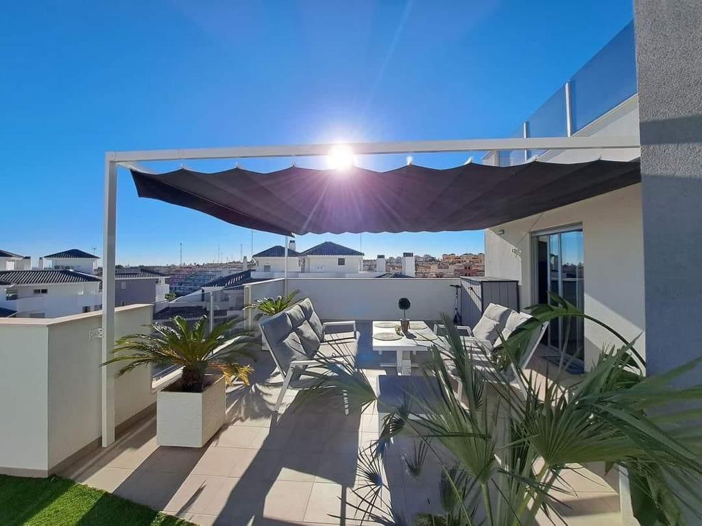 Resale - 3 Bedroom 2 Bathroom Apartment in Villamartín -  - Alicante