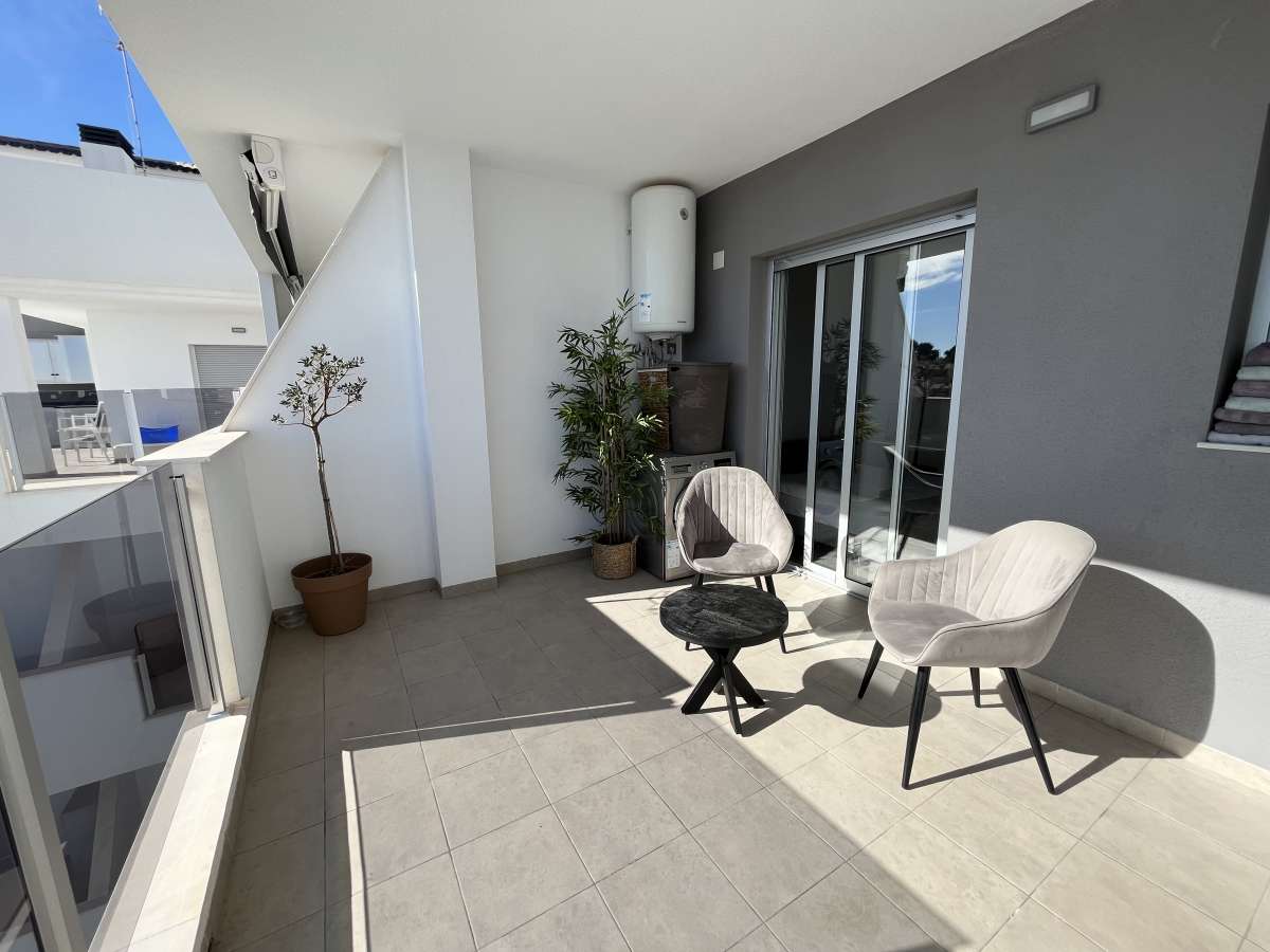 Resale - 3 Bedroom 2 Bathroom Apartment in Villamartín -  - Alicante