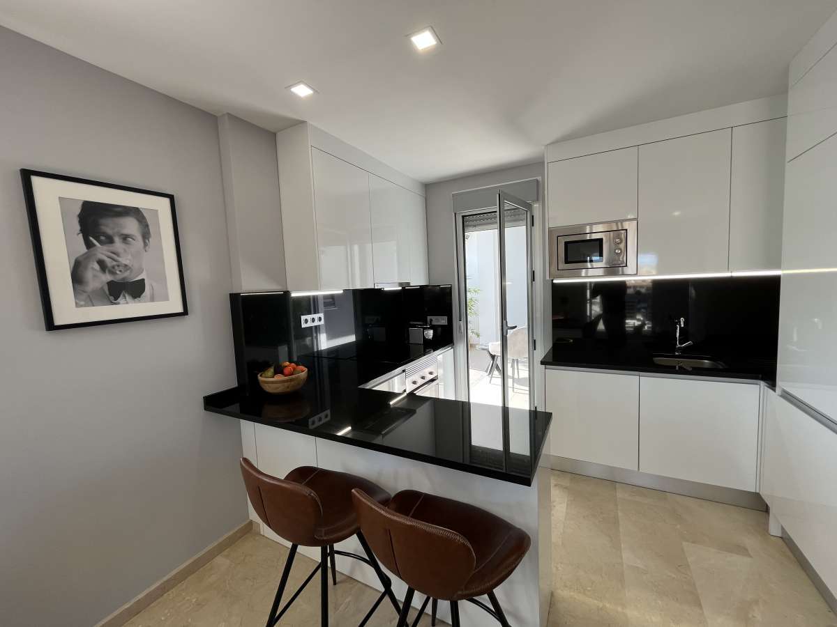 Resale - 3 Bedroom 2 Bathroom Apartment in Villamartín -  - Alicante