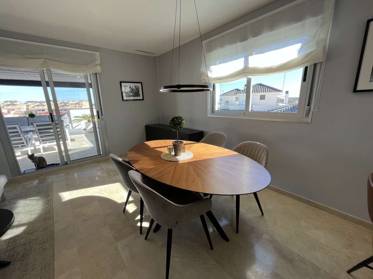 Resale - 3 Bedroom 2 Bathroom Apartment in Villamartín -  - Alicante