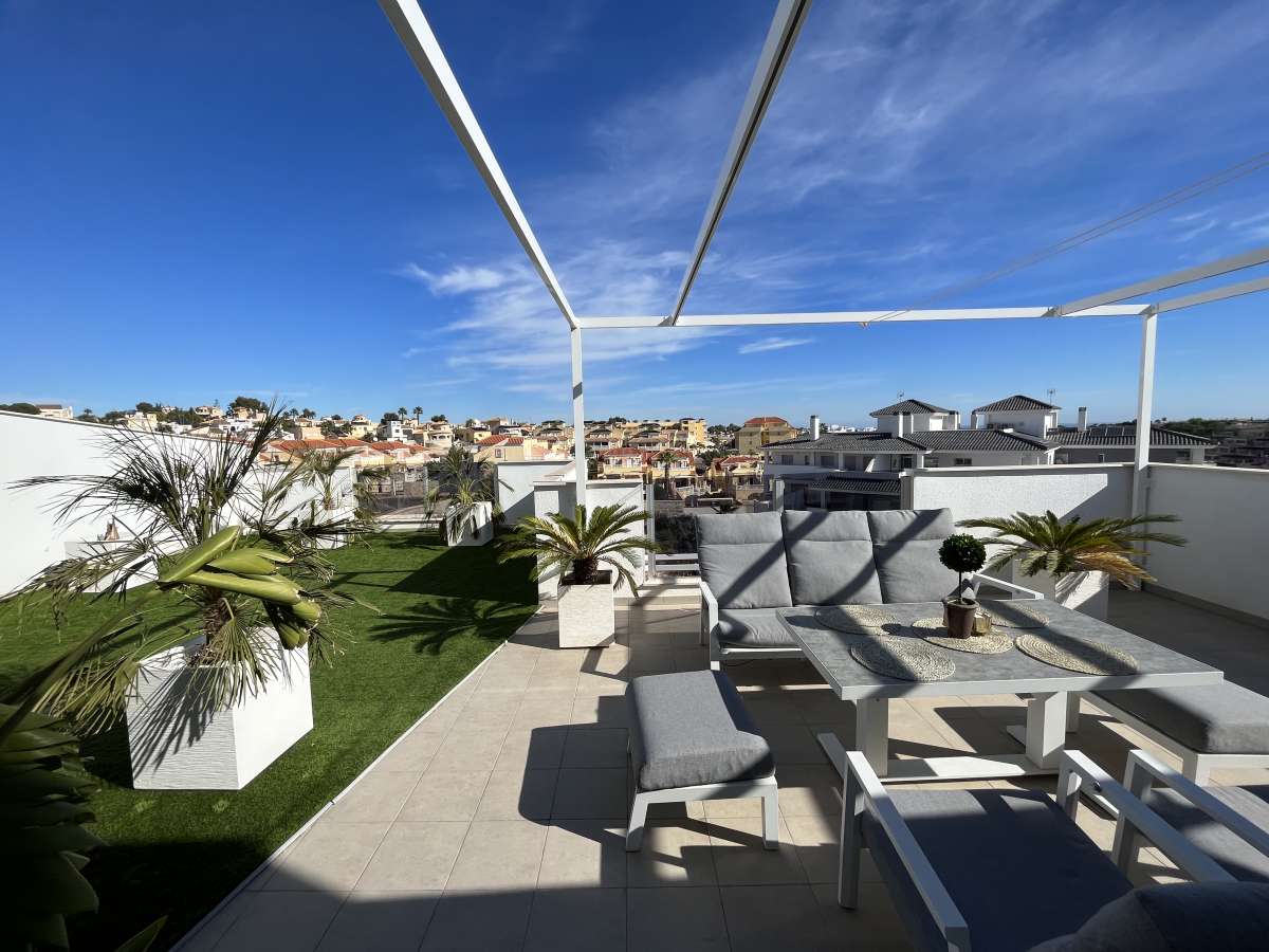Resale - 3 Bedroom 2 Bathroom Apartment in Villamartín -  - Alicante
