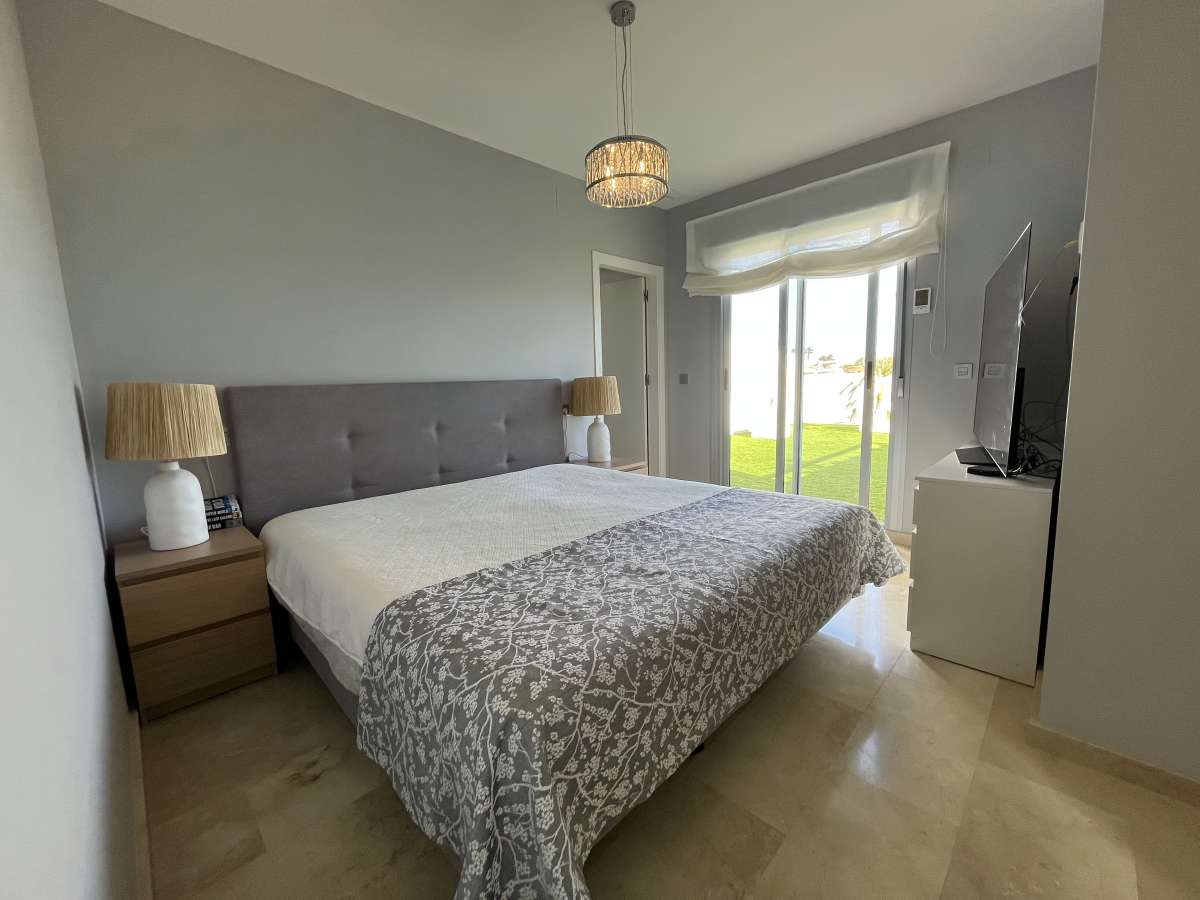 Resale - 3 Bedroom 2 Bathroom Apartment in Villamartín -  - Alicante