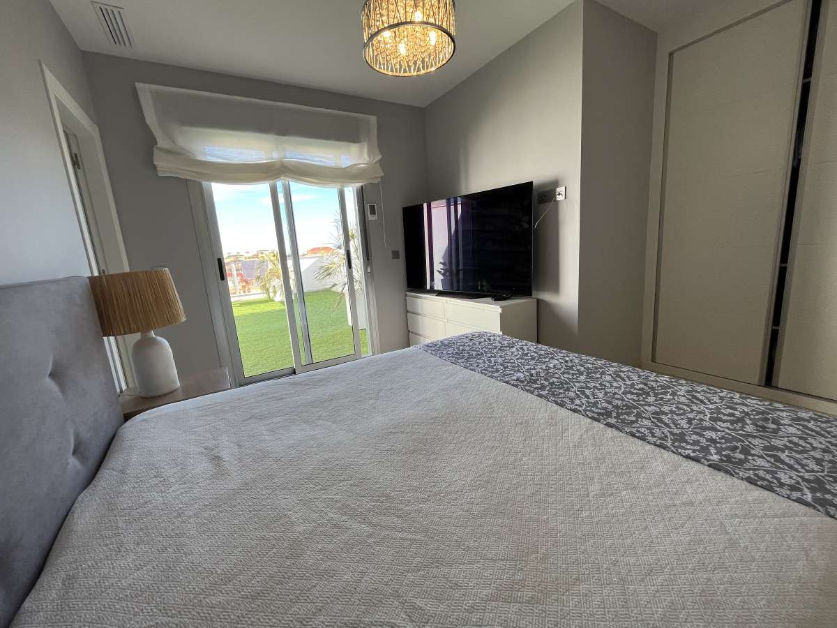 Resale - 3 Bedroom 2 Bathroom Apartment in Villamartín -  - Alicante