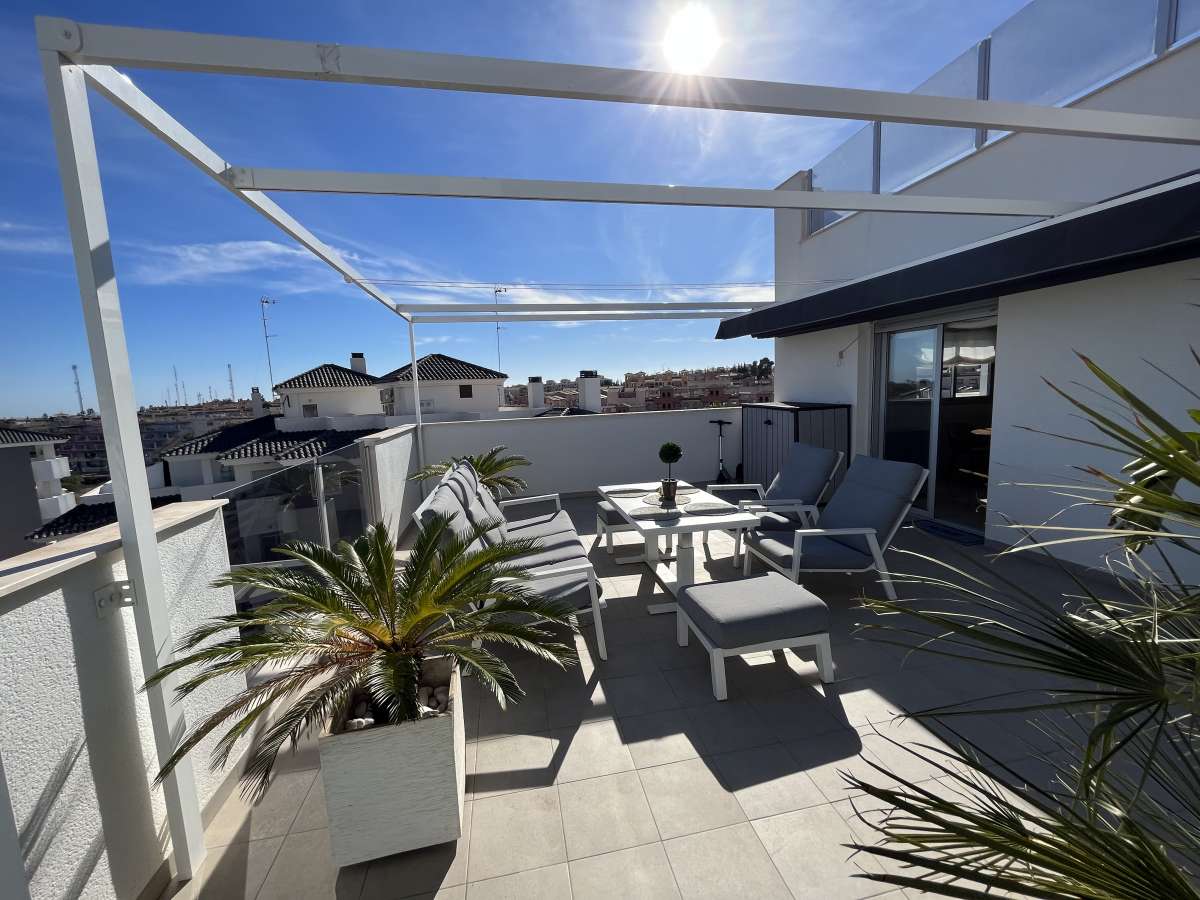 Resale - 3 Bedroom 2 Bathroom Apartment in Villamartín -  - Alicante