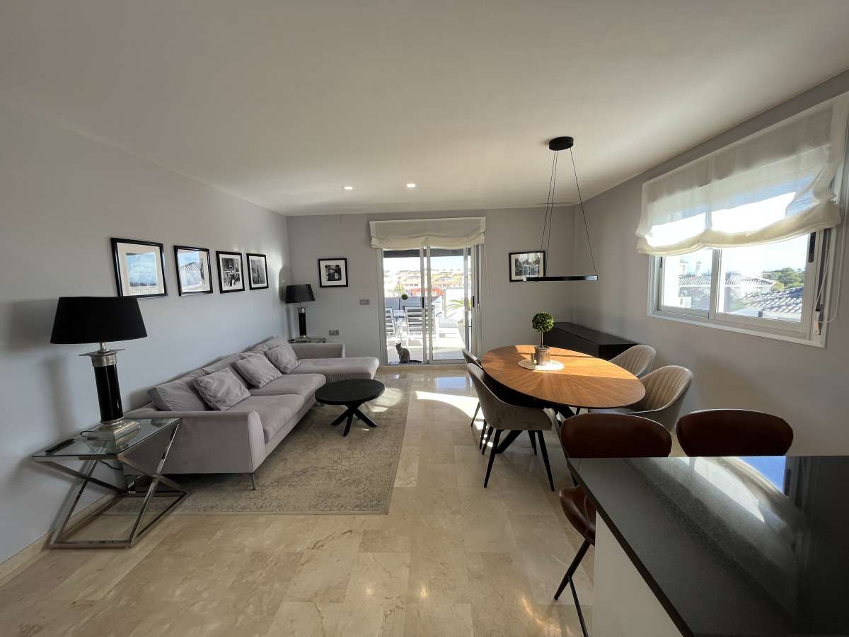 Resale - 3 Bedroom 2 Bathroom Apartment in Villamartín -  - Alicante