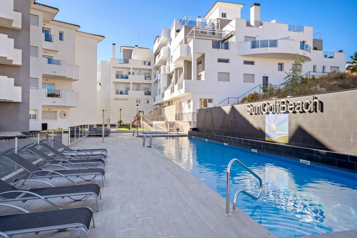 Resale - 3 Bedroom 2 Bathroom Apartment in Villamartín -  - Alicante