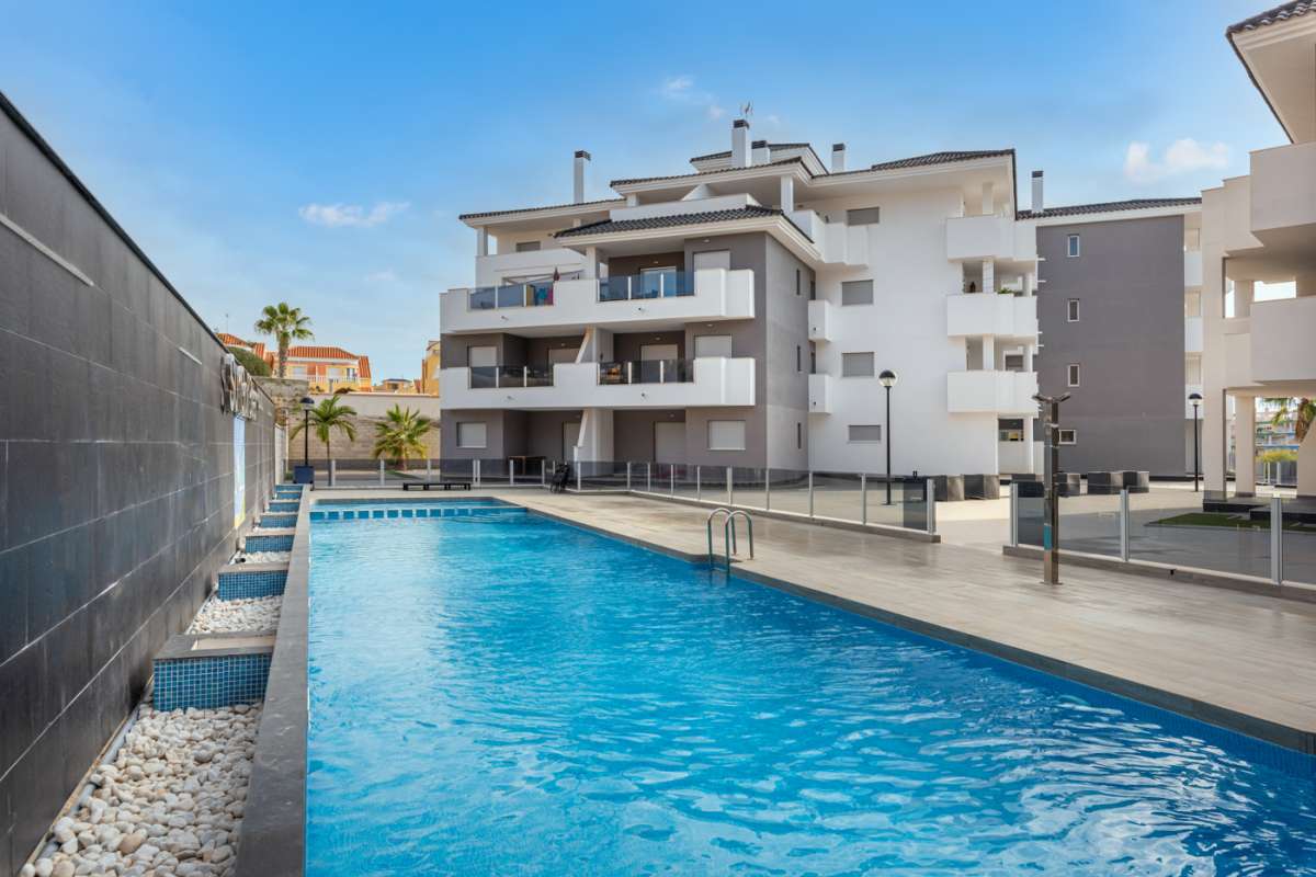 Resale - 3 Bedroom 2 Bathroom Apartment in Villamartín -  - Alicante