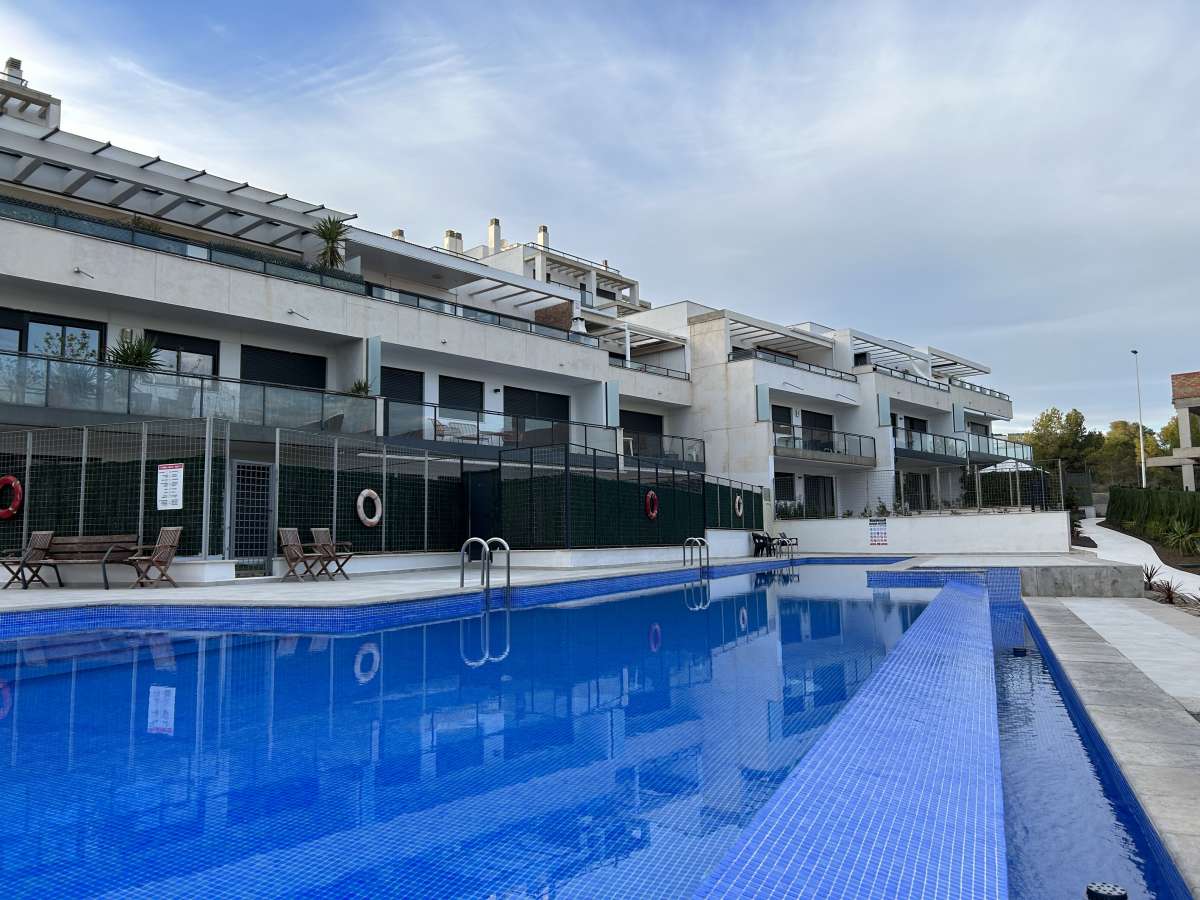 Resale - 2 Bedroom 2 Bathroom Apartment in Dehesa de Campoamor -  - Alicante