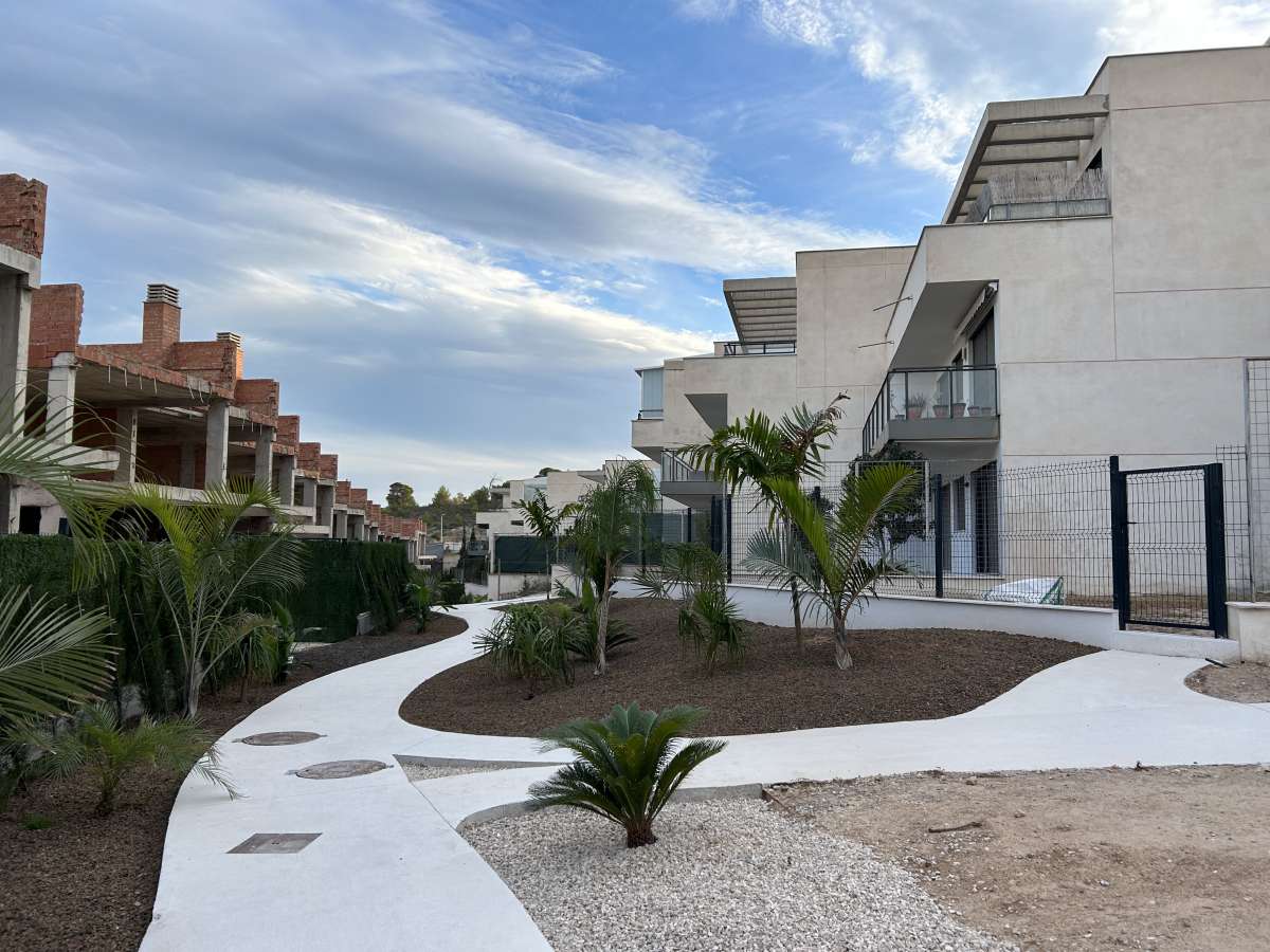 Resale - 2 Bedroom 2 Bathroom Apartment in Dehesa de Campoamor -  - Alicante