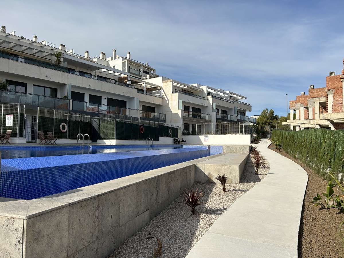 Resale - 2 Bedroom 2 Bathroom Apartment in Dehesa de Campoamor -  - Alicante