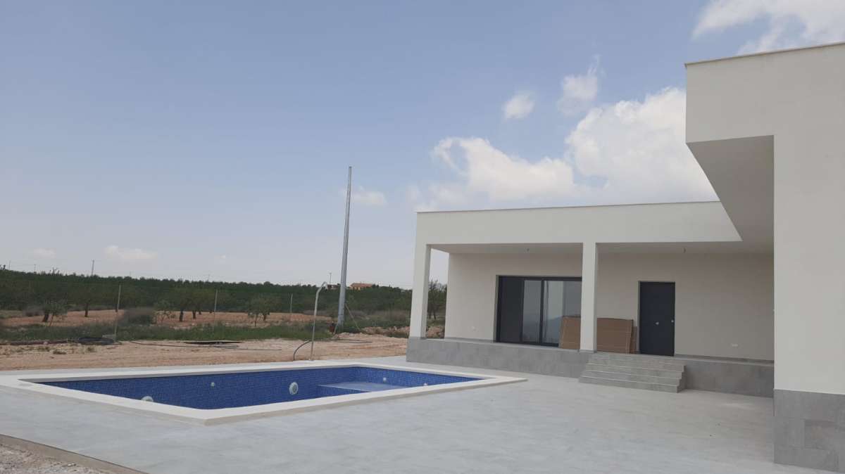 Resale - 3 Bedroom 2 Bathroom Villa in Pinoso -  - Alicante