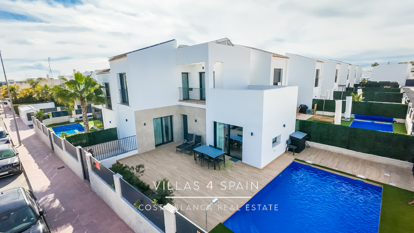Resale - 4/5 bed 3 bath modern villa in Ciudad Quesada - c numero 8 - Alicante