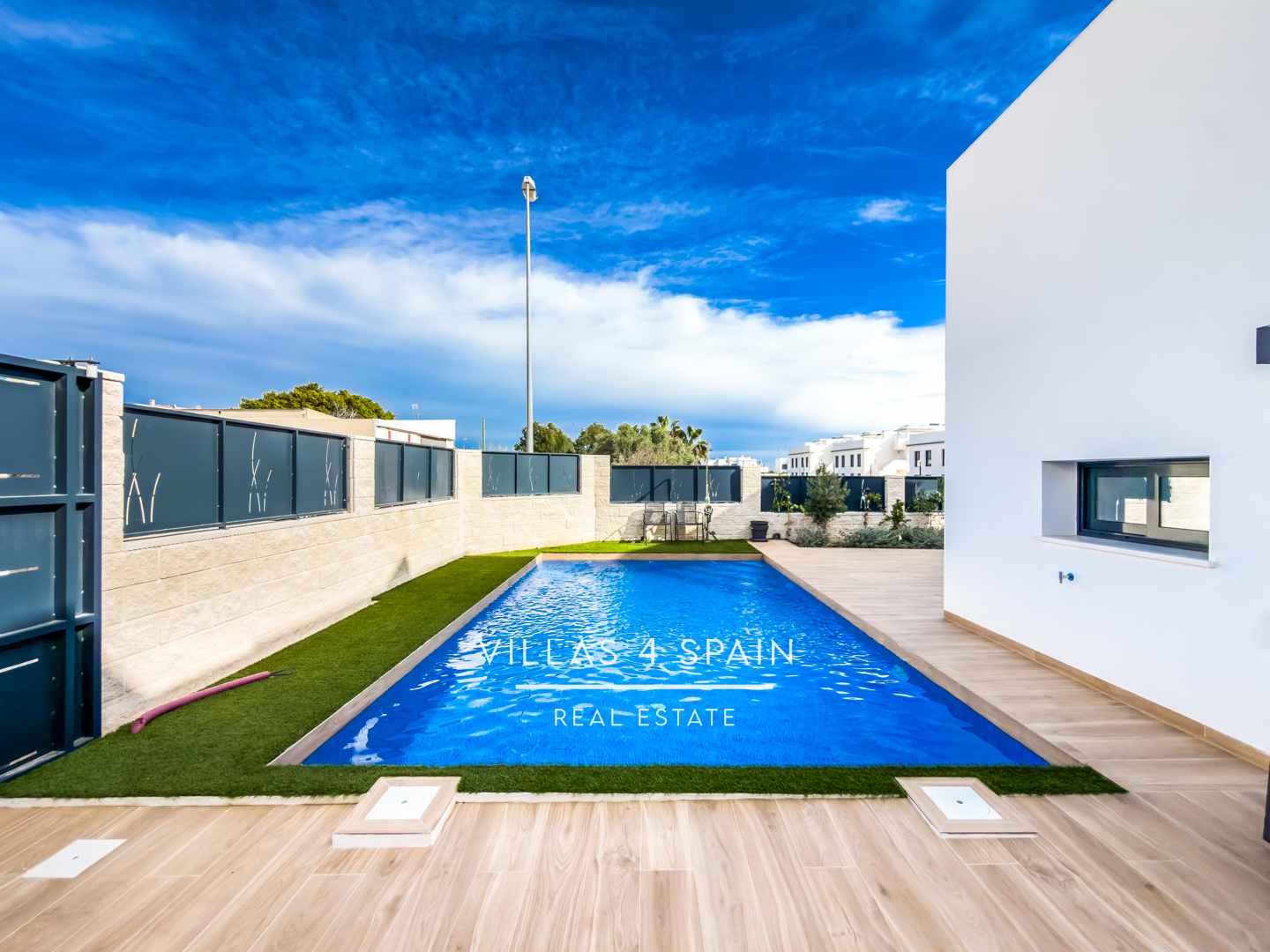 Resale - 4/5 bed 3 bath modern villa in Ciudad Quesada - c numero 8 - Alicante