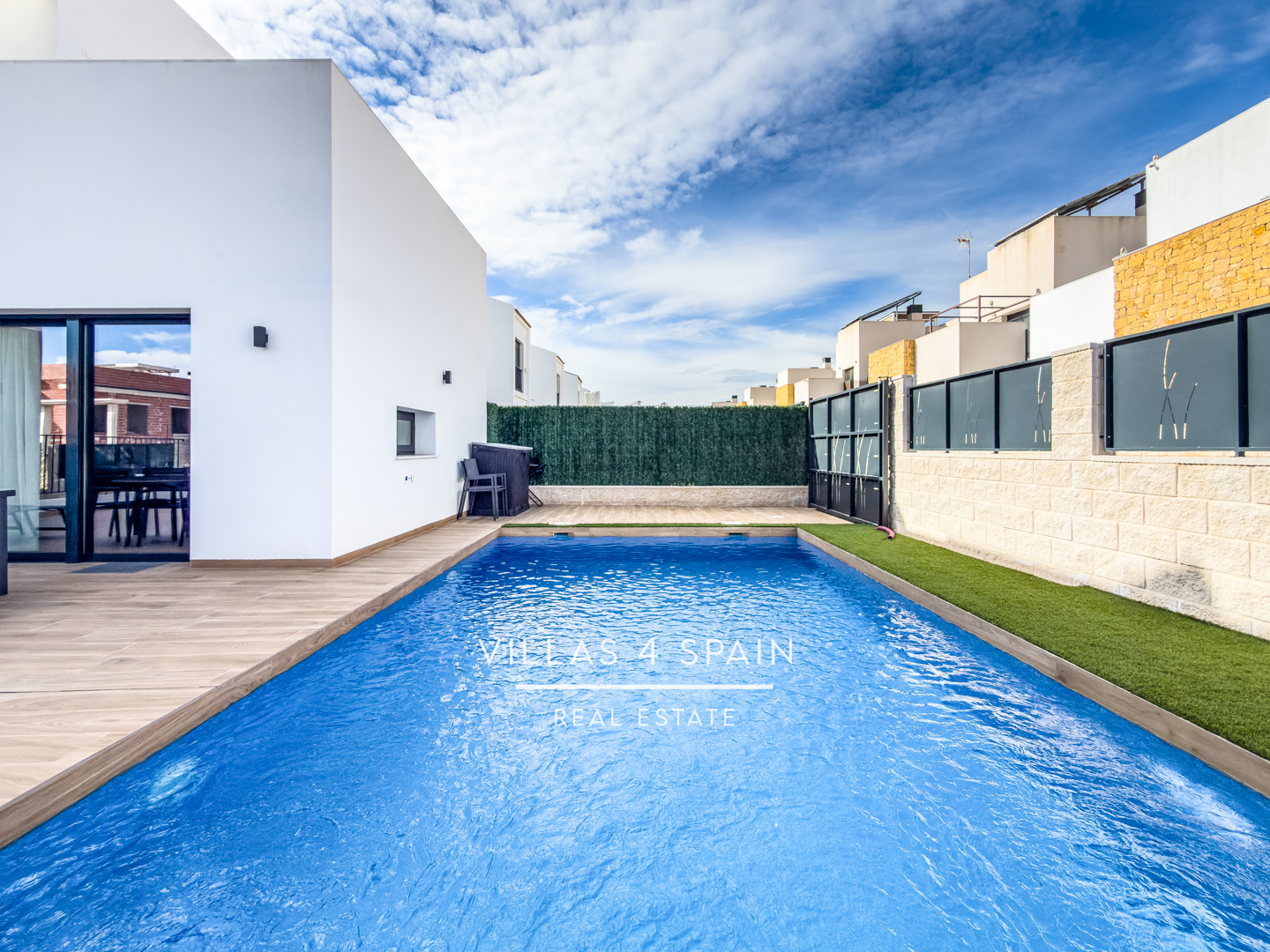 Resale - 4/5 bed 3 bath modern villa in Ciudad Quesada - c numero 8 - Alicante