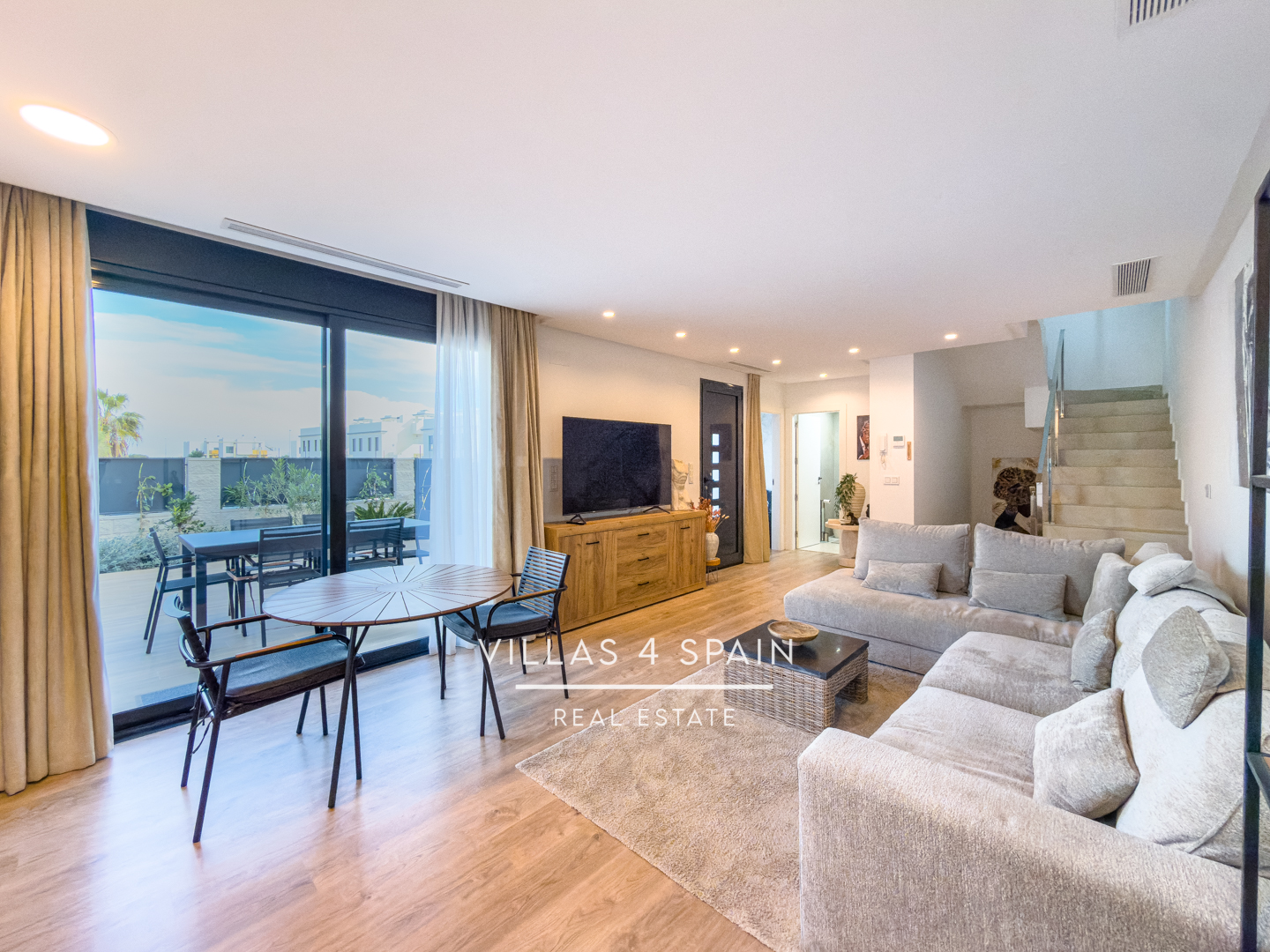 Resale - 4/5 bed 3 bath modern villa in Ciudad Quesada - c numero 8 - Alicante