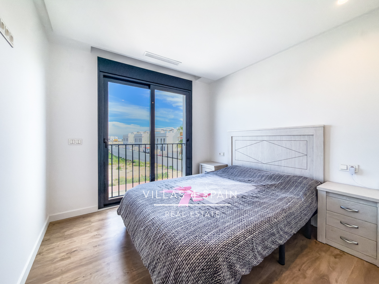 Resale - 4/5 bed 3 bath modern villa in Ciudad Quesada - c numero 8 - Alicante