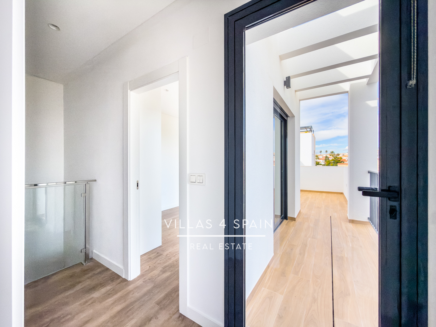 Resale - 4/5 bed 3 bath modern villa in Ciudad Quesada - c numero 8 - Alicante