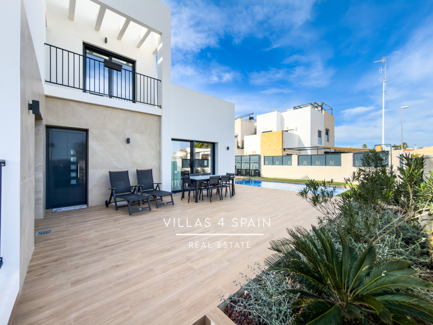 Resale - 4/5 bed 3 bath modern villa in Ciudad Quesada - c numero 8 - Alicante