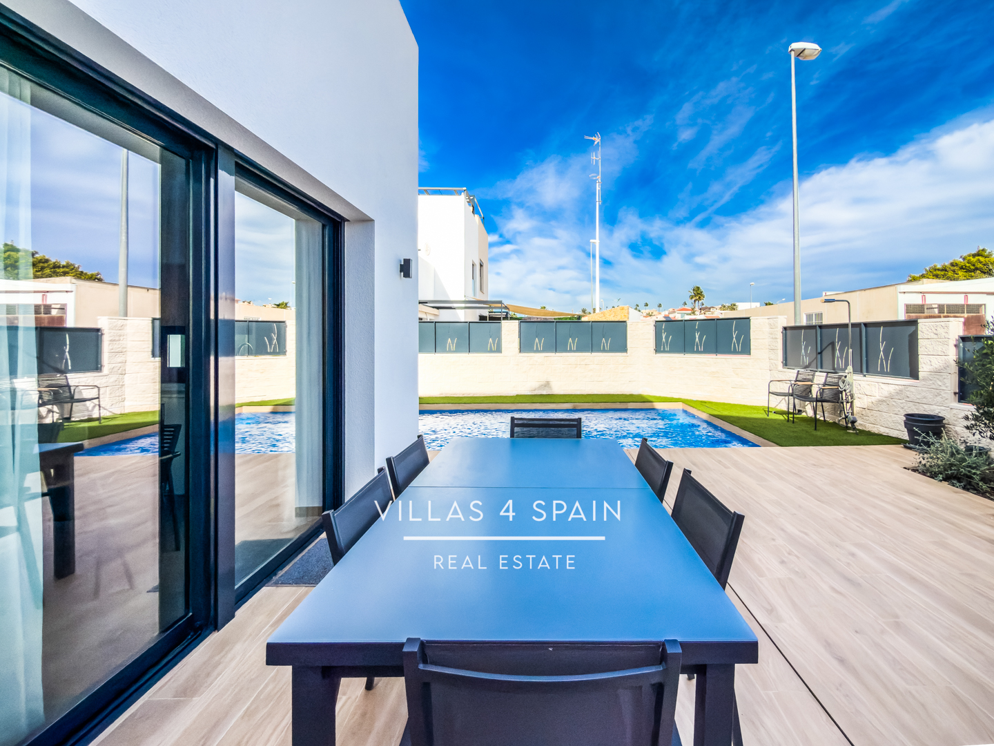 Resale - 4/5 bed 3 bath modern villa in Ciudad Quesada - c numero 8 - Alicante