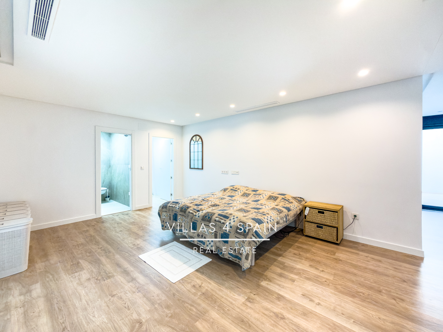 Resale - 4/5 bed 3 bath modern villa in Ciudad Quesada - c numero 8 - Alicante