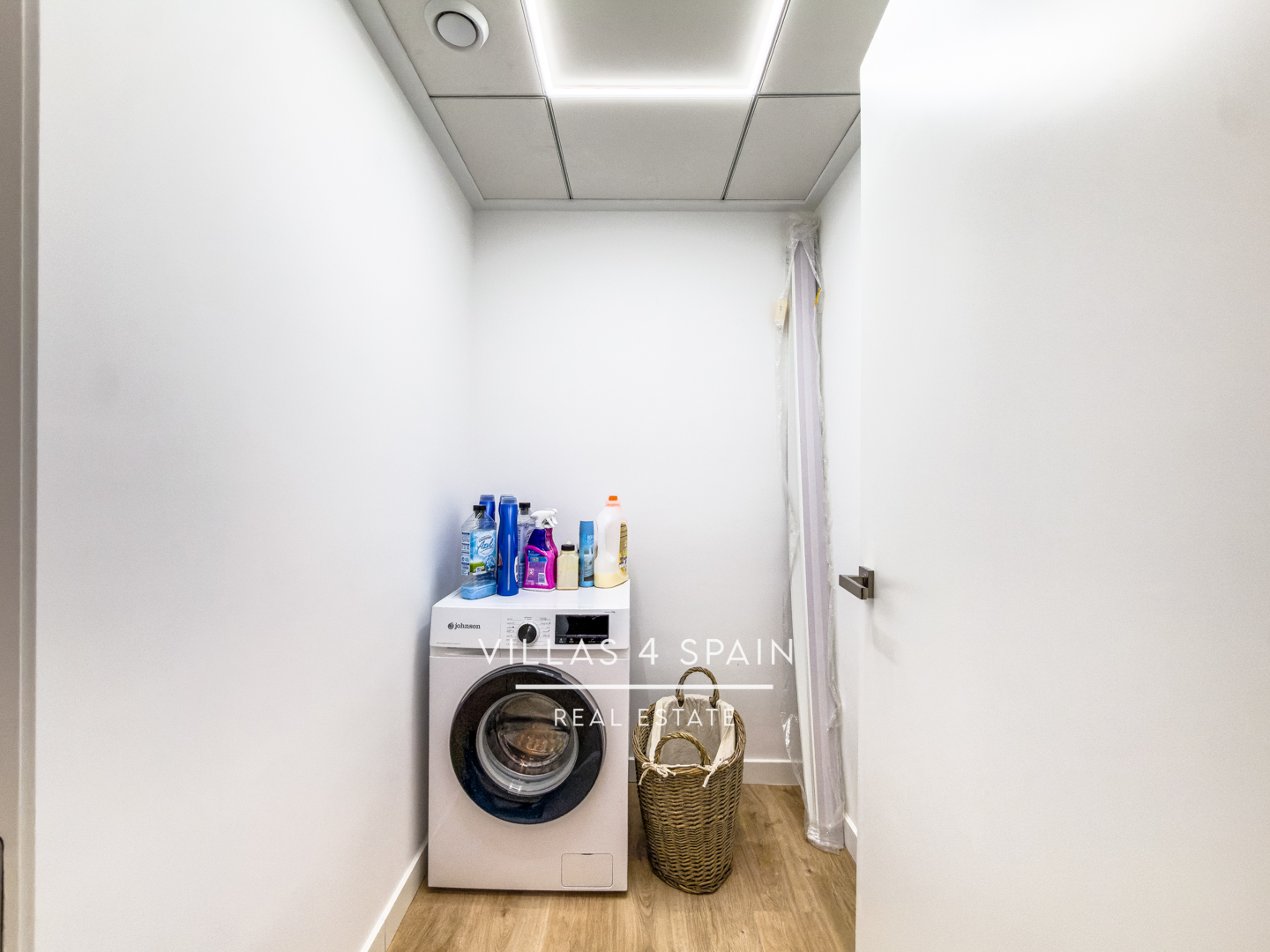 Resale - 4/5 bed 3 bath modern villa in Ciudad Quesada - c numero 8 - Alicante