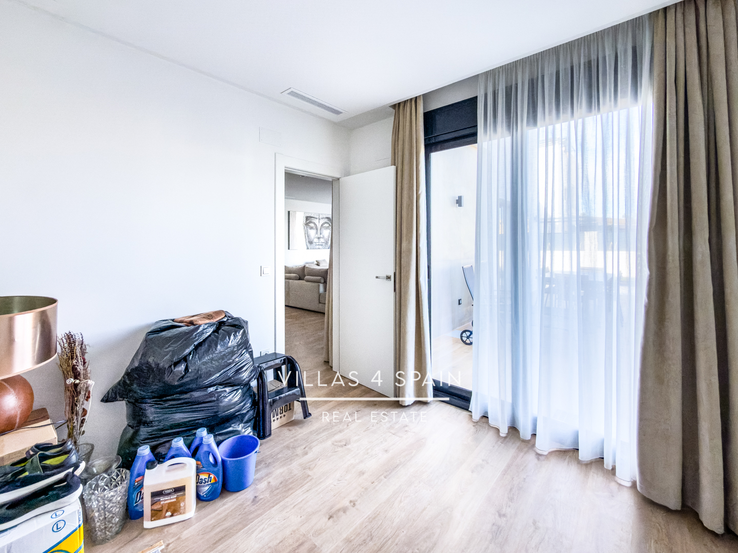 Resale - 4/5 bed 3 bath modern villa in Ciudad Quesada - c numero 8 - Alicante