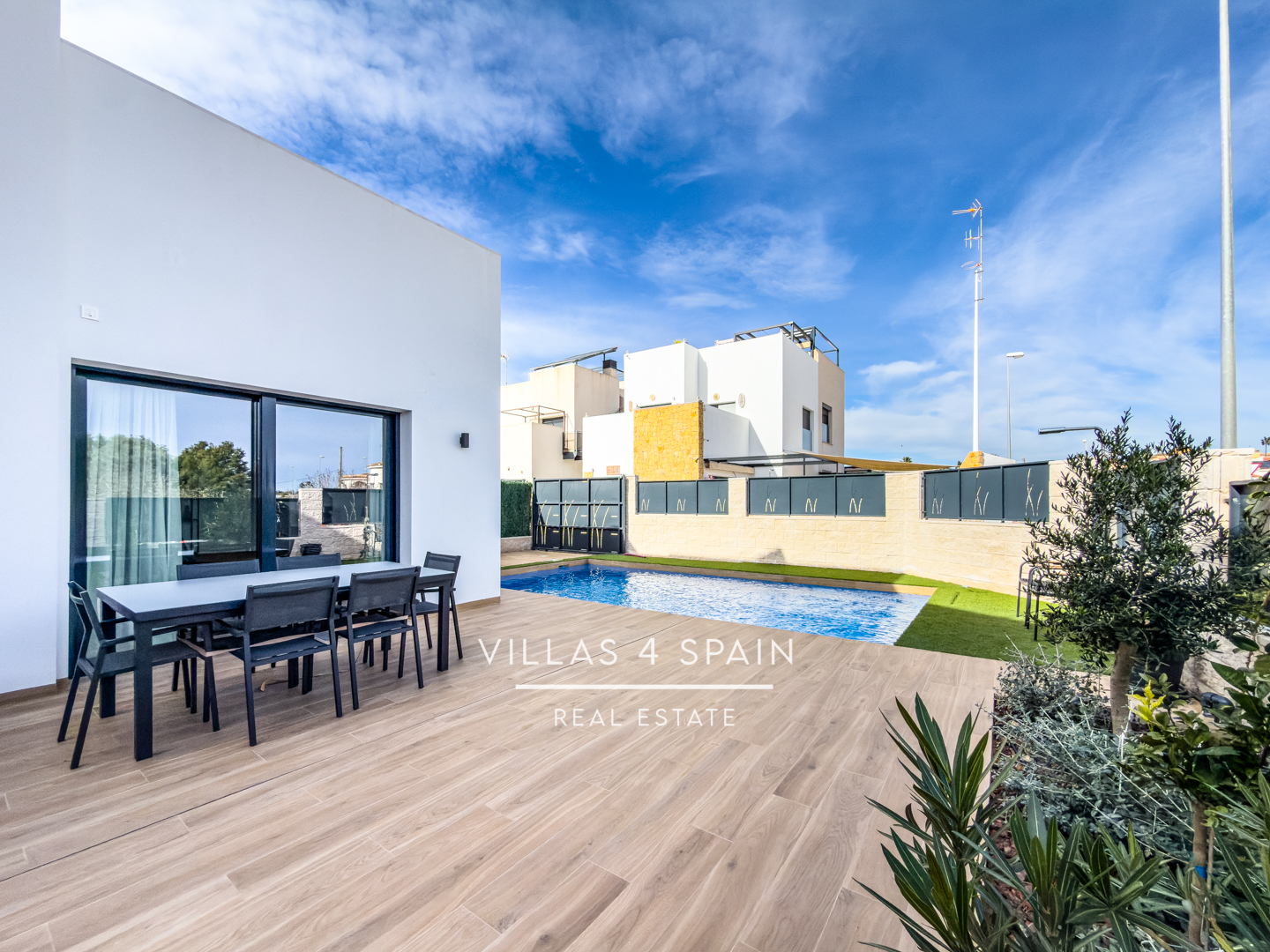 Resale - 4/5 bed 3 bath modern villa in Ciudad Quesada - c numero 8 - Alicante