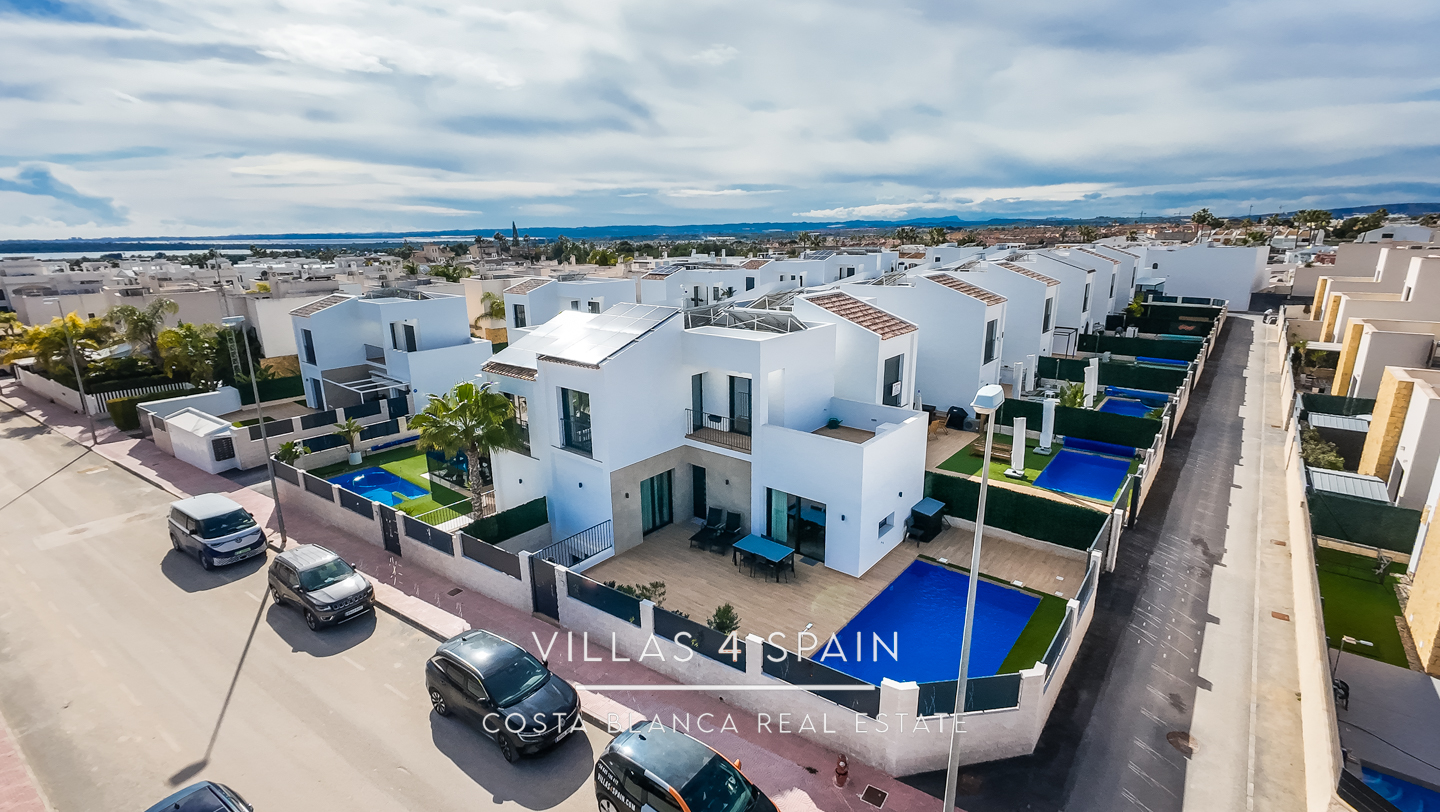 Resale - 4/5 bed 3 bath modern villa in Ciudad Quesada - c numero 8 - Alicante